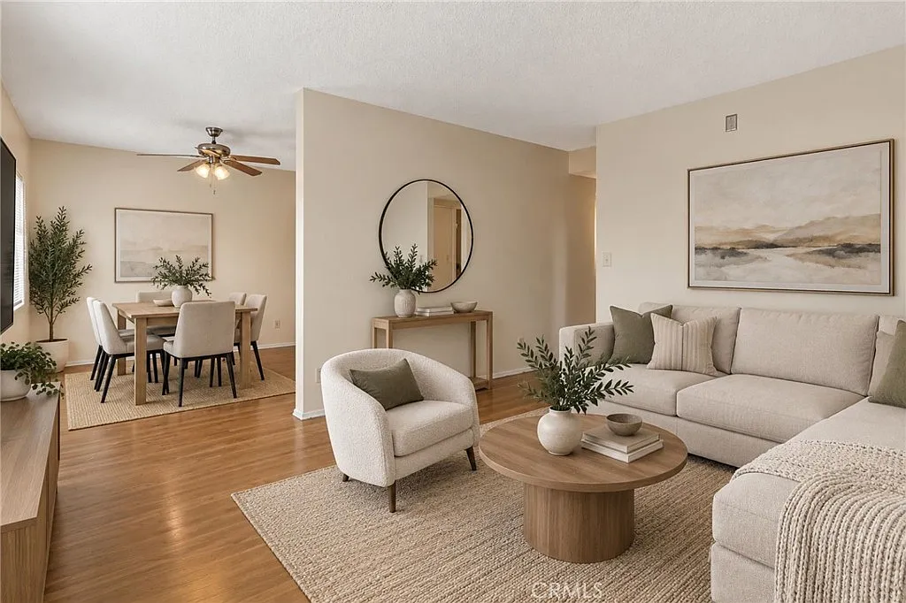 2 bed, 800 sqft, $2,700 — Photo 1