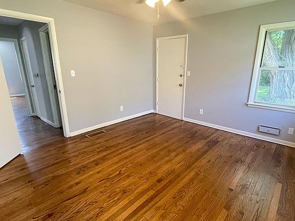 3rd image of 4426 Woodland Ave