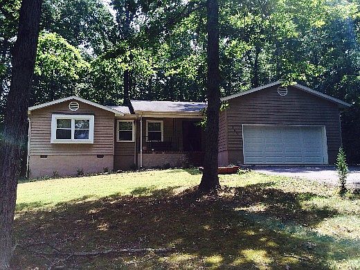 2nd image of 140 Larkspur Ln