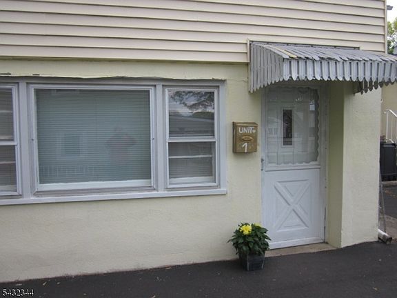 2nd image of 16 Shunpike Rd