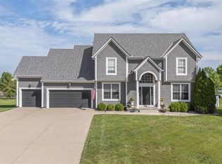 800 SW Stablewood Cir, Lees Summit, MO 64081