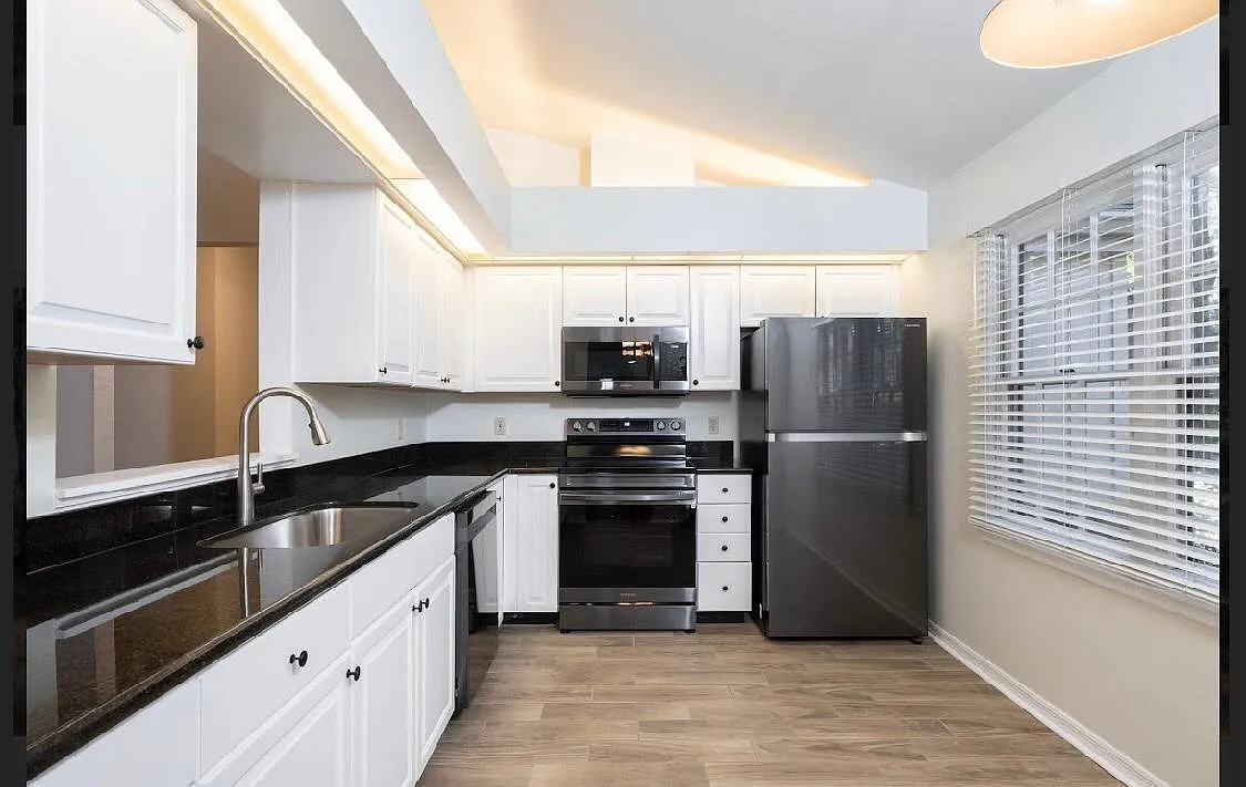 Building Photo - 5425 SW 83rd Ter