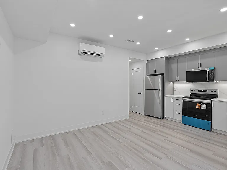 587 Oakwood Ave — Photo 11