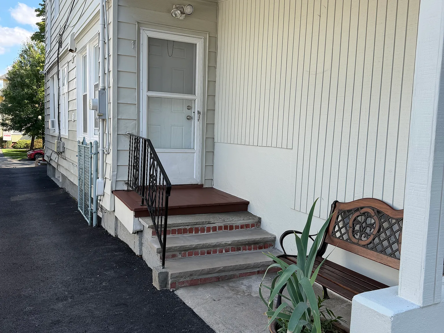 3 bed, 1200 sqft, $4,376 — Photo 2