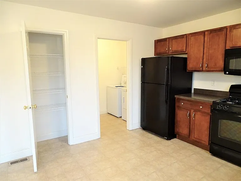2527 Oakwood Ln — Photo 10