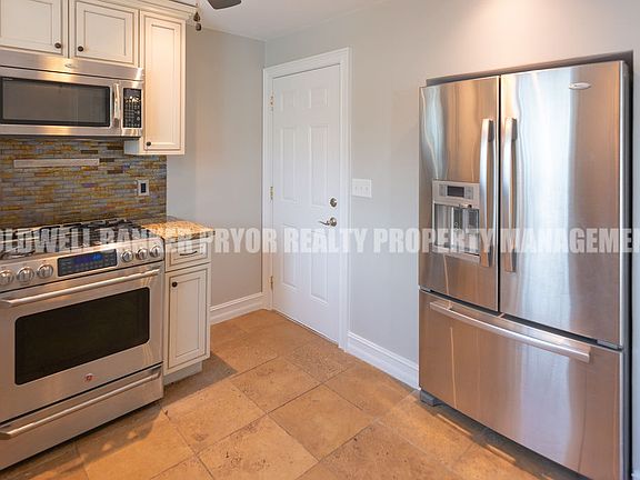 5th image of 128 S Saint Marks Ave