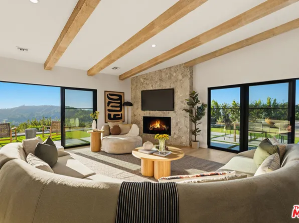 23935 Park Belmonte, Calabasas, CA 91302