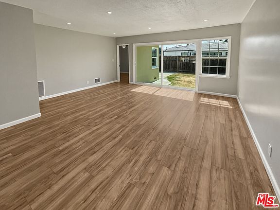 4th image of 13115 Daphne Ave