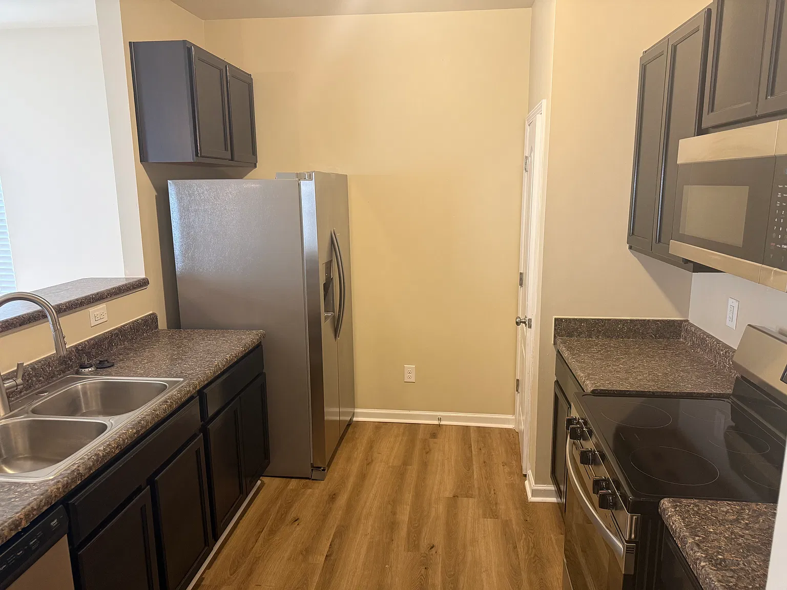 4 bed, 2.5 bath, 2049 sqft, $2,270 — Photo 4