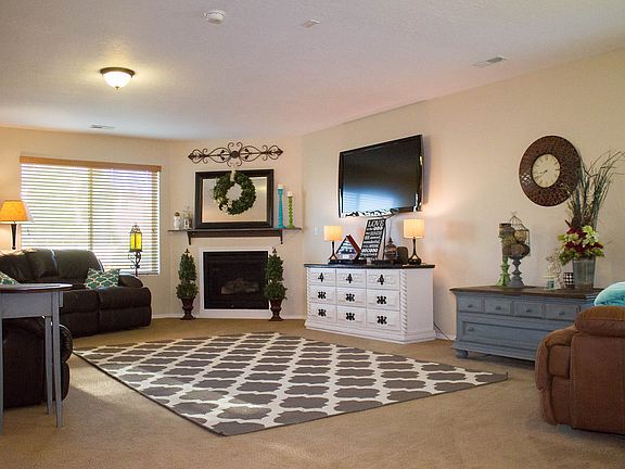 4th image of 579 S Willow Park Dr