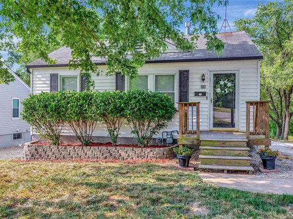306 Oaklawn Ave, Warrenton, MO 63383