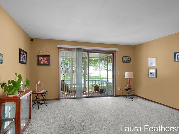 5th image of 883 Andover Ct SE