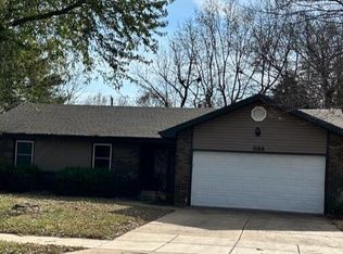 1104 W Sunset St, Springfield, MO 65807