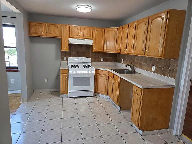 2401 Berg Ave — Photo 6
