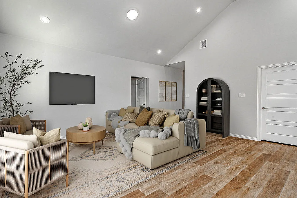 3 bed, 1397 sqft, $2,200 — Photo 2
