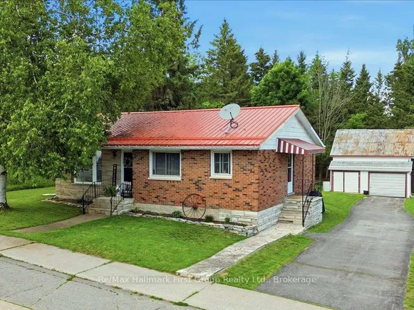 68 Queen St, Tweed, ON K0K 2L0