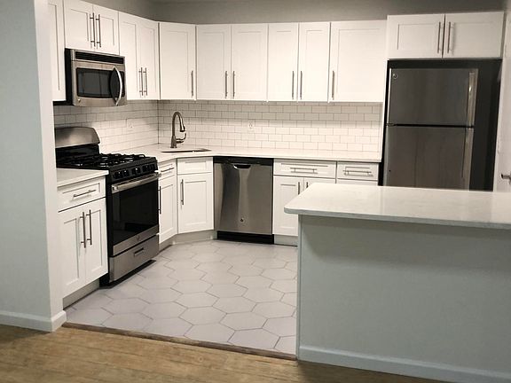3rd image of 703 Zlotkin Cir APT 8