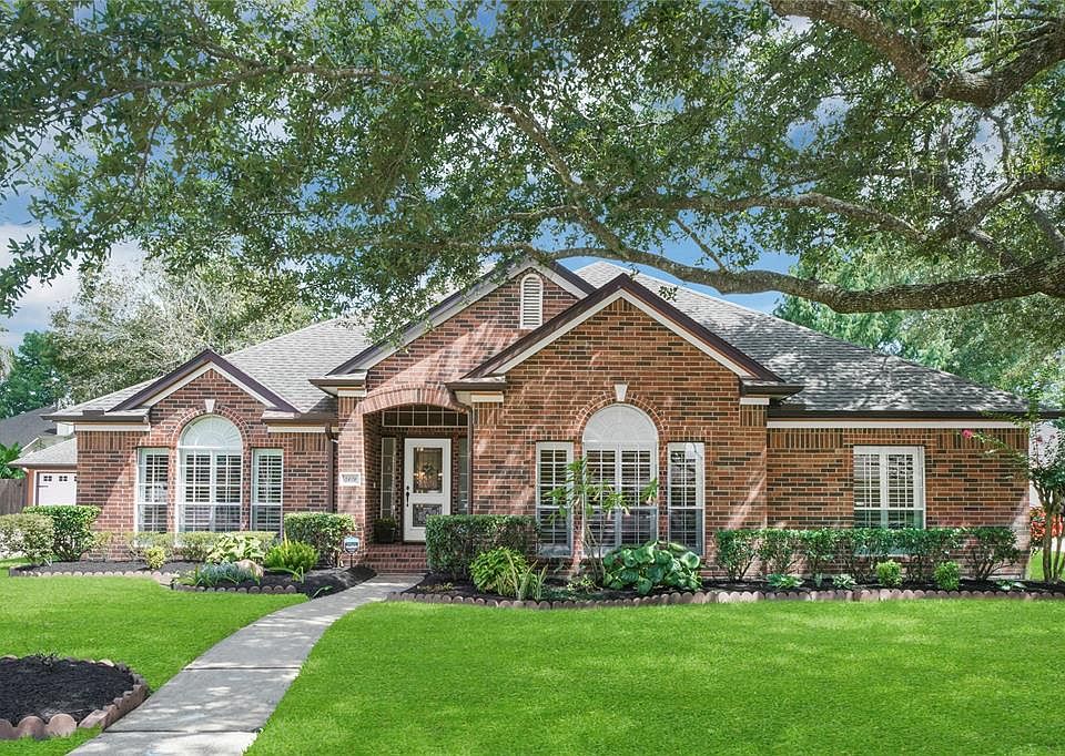 1st image of 409 Goldenleaf Dr