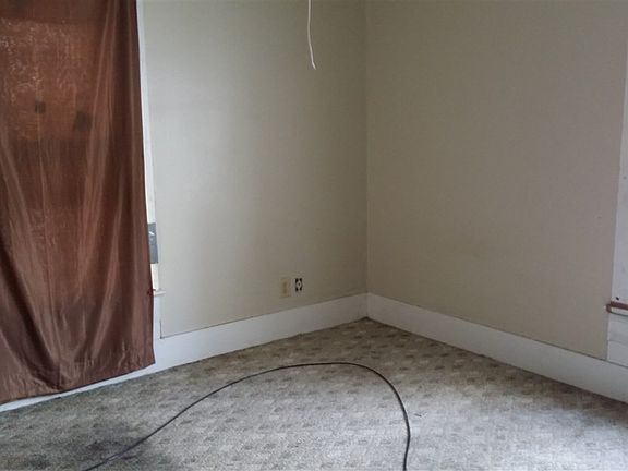 5th image of 619 E Washington St