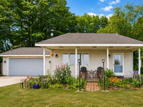 3608 45th St, Hamilton, MI 49419