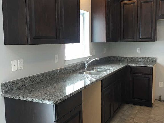 5th image of 1525 Woodlake Ln