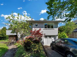 2068 Milton St, Oak Bay, BC V8R 1N9