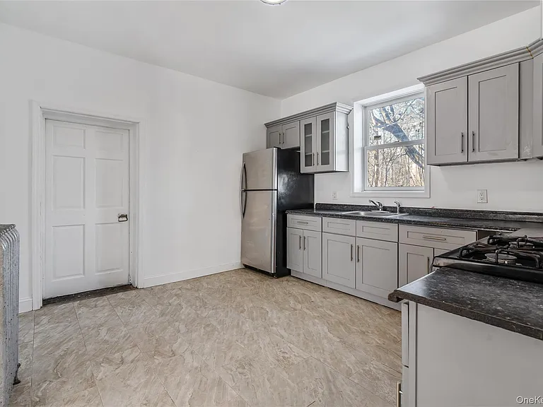 94 Winnikee Ave #2 — Photo 5