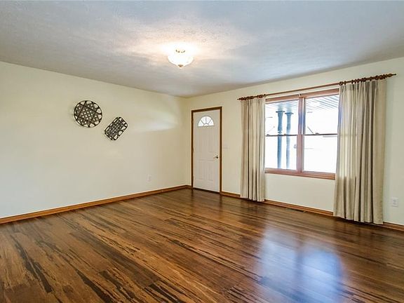 5th image of 750 Birchwood Dr