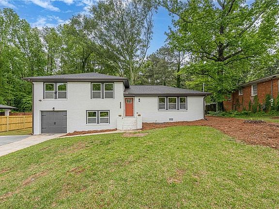 2nd image of 2550 Miriam Ln