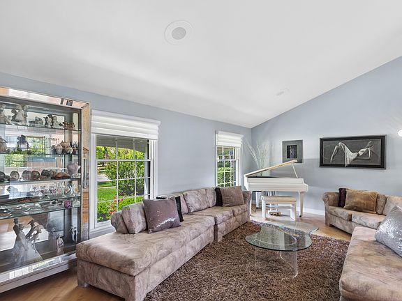 3rd image of 3934 Joanne Dr