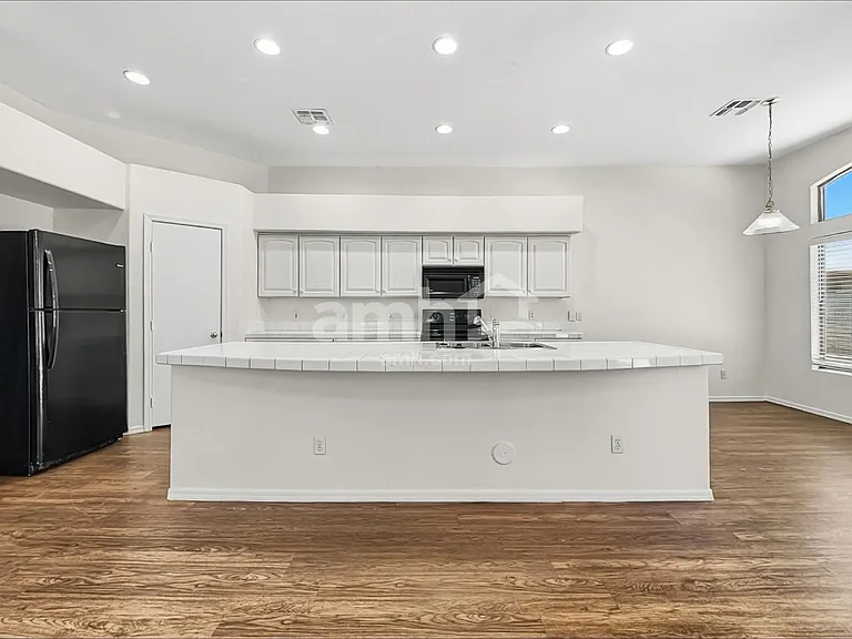 9435 W Pierson St — Photo 3