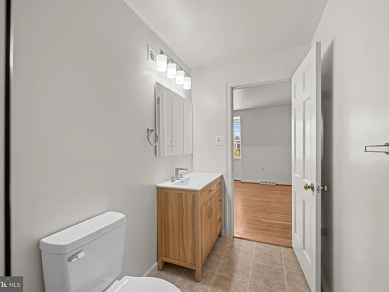 605 H St SW — Photo 31