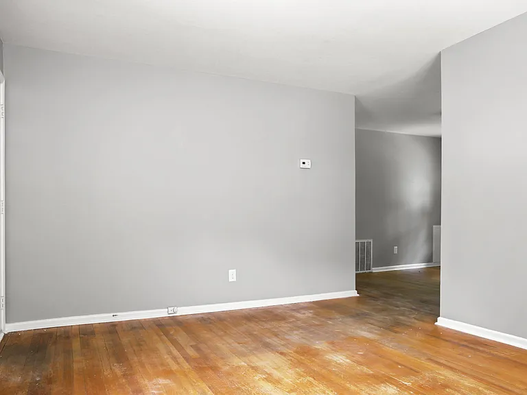 819 Hadley Rd — Photo 2