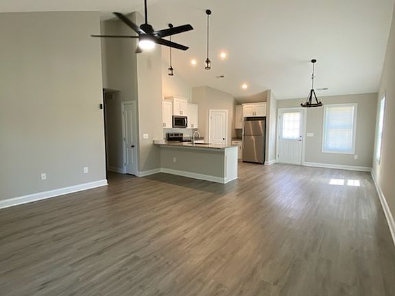 5th image of 205 Stonewall St