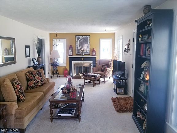 3rd image of 1674 Northeast Ave