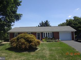 1367 Lake Shore Dr, Chambersburg, PA 17202