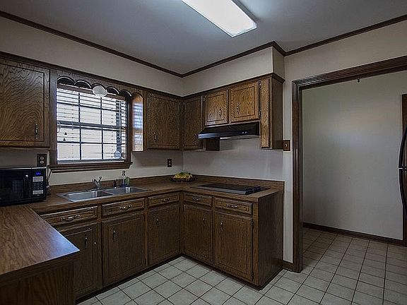 4th image of 211 Parnell Dr