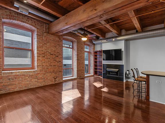 2nd image of 360 W Illinois St APT 320