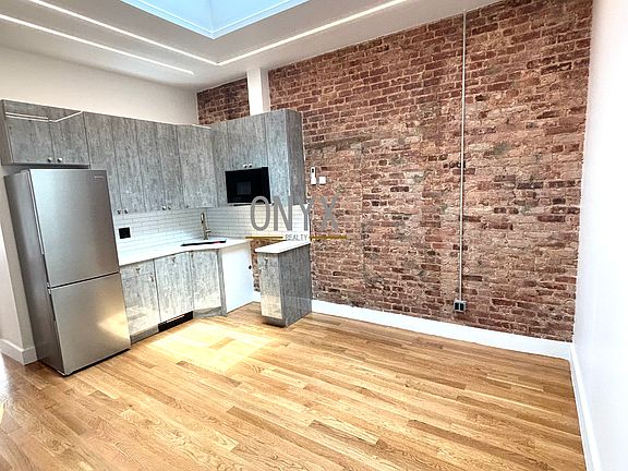3rd image of 6084 Catalpa Ave #2