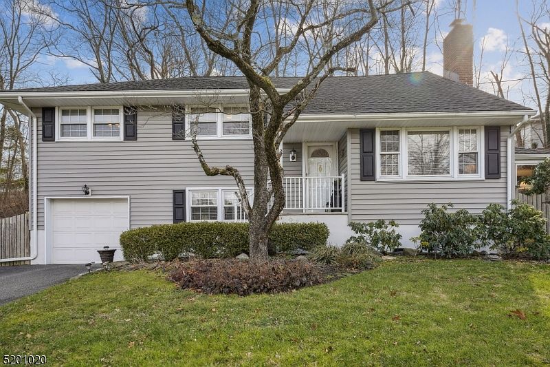 1st image of 23 Maxine Dr