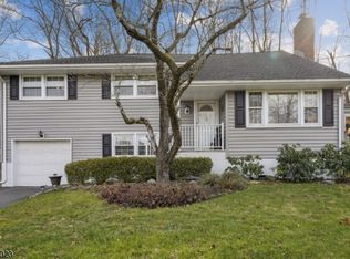 23 Maxine Dr, Morristown, NJ 07960