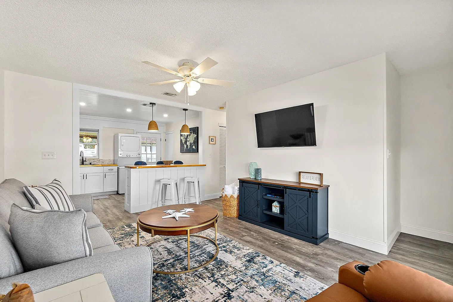 2 bed, 1.0 bath, 1194 sqft, $2,403 — Photo 4
