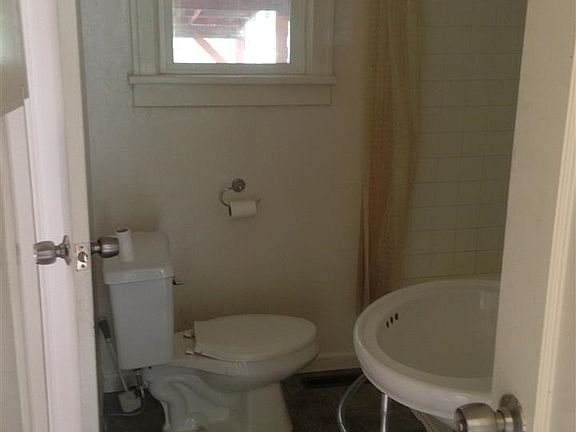 3rd image of 4109 W Crown Ave