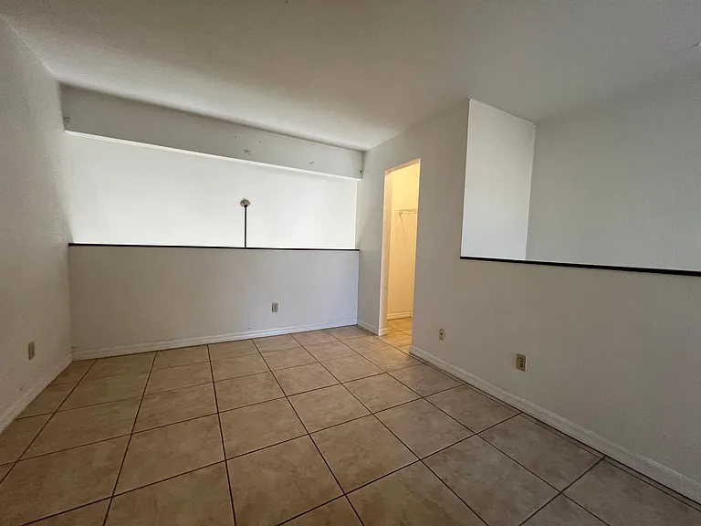 7200 SW 8th Ave #D22 — Photo 19