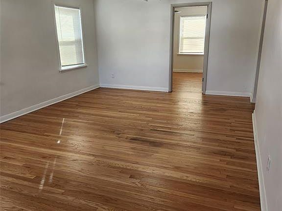 4th image of 4707 Roxie St
