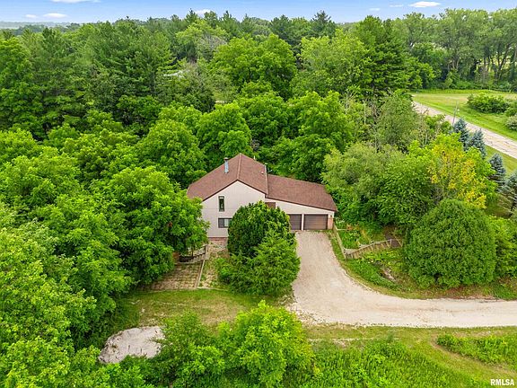 3rd image of 326 Grebner Rd