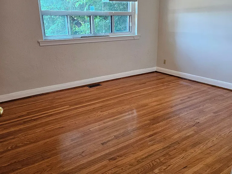 388 Fernleigh Cir S — Photo 4