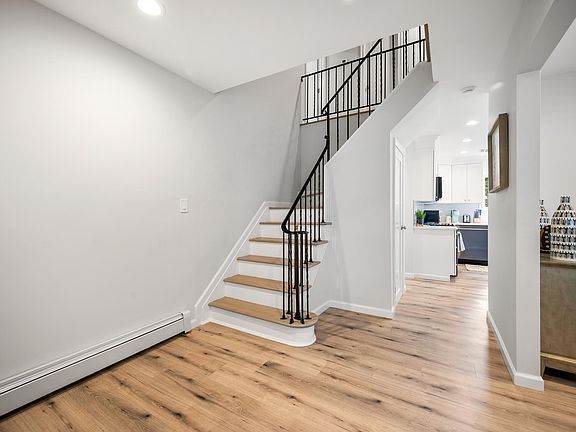 4th image of 13 Lindsay St