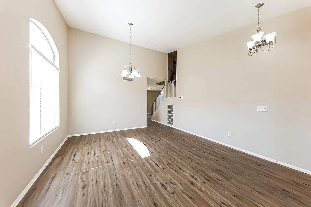 4 bed, 2.5 bath, 2038 sqft, $2,225 — Photo 4