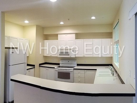 4th image of 2058 Newport Way NW